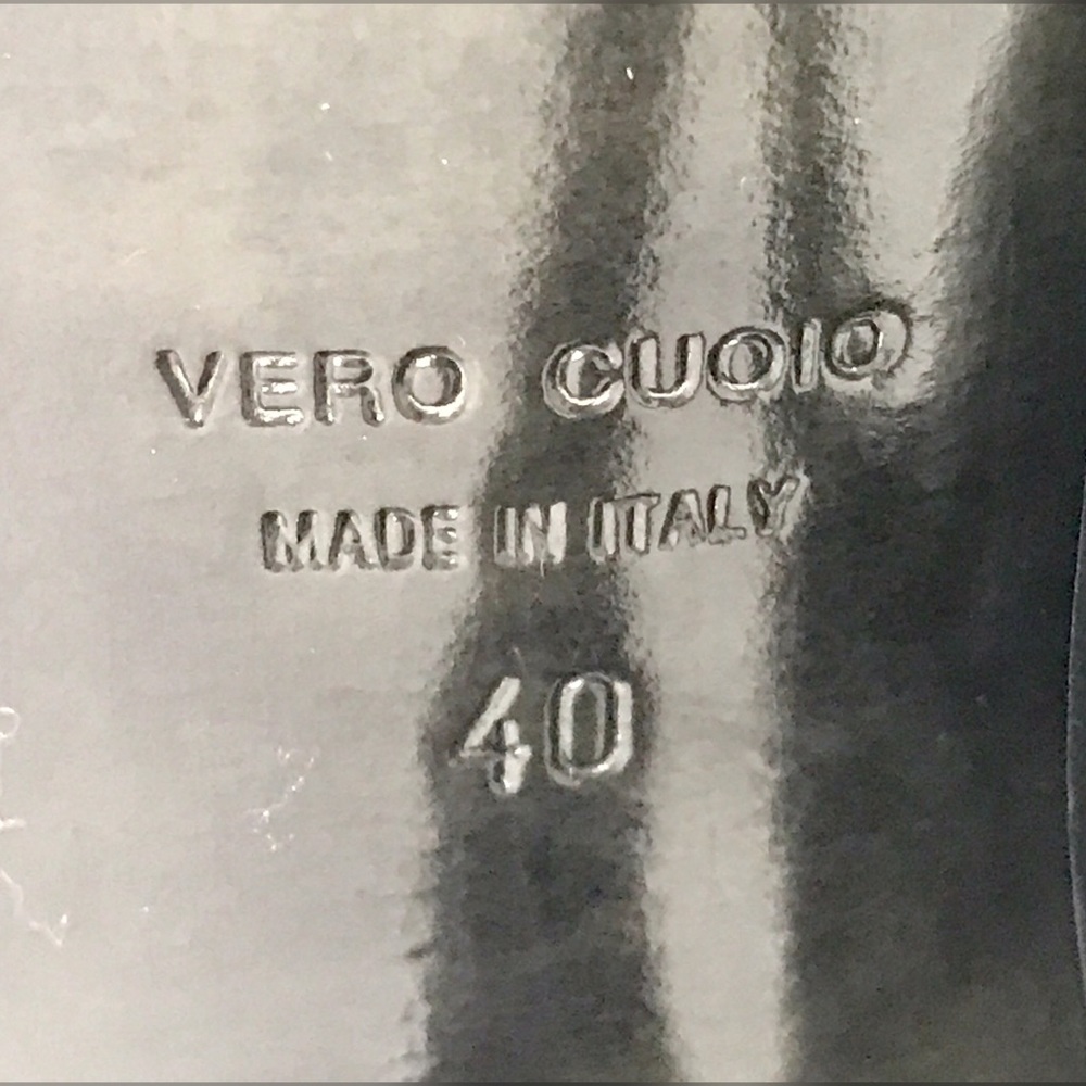 🎉HP🎉 NWOT Balmain Signature Leather Pumps - Picture 7 of 8